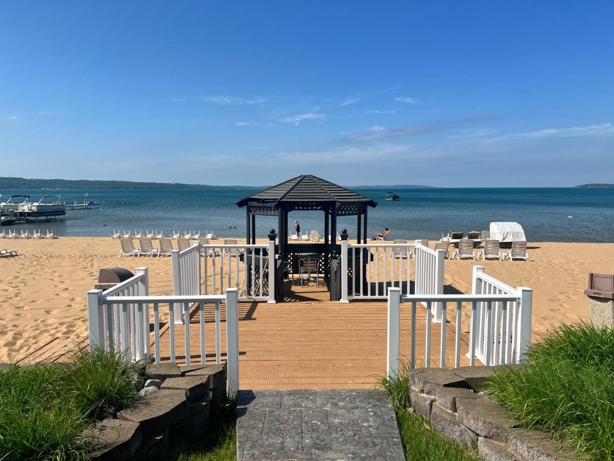 The Beach Haus - Traverse City Exterior photo